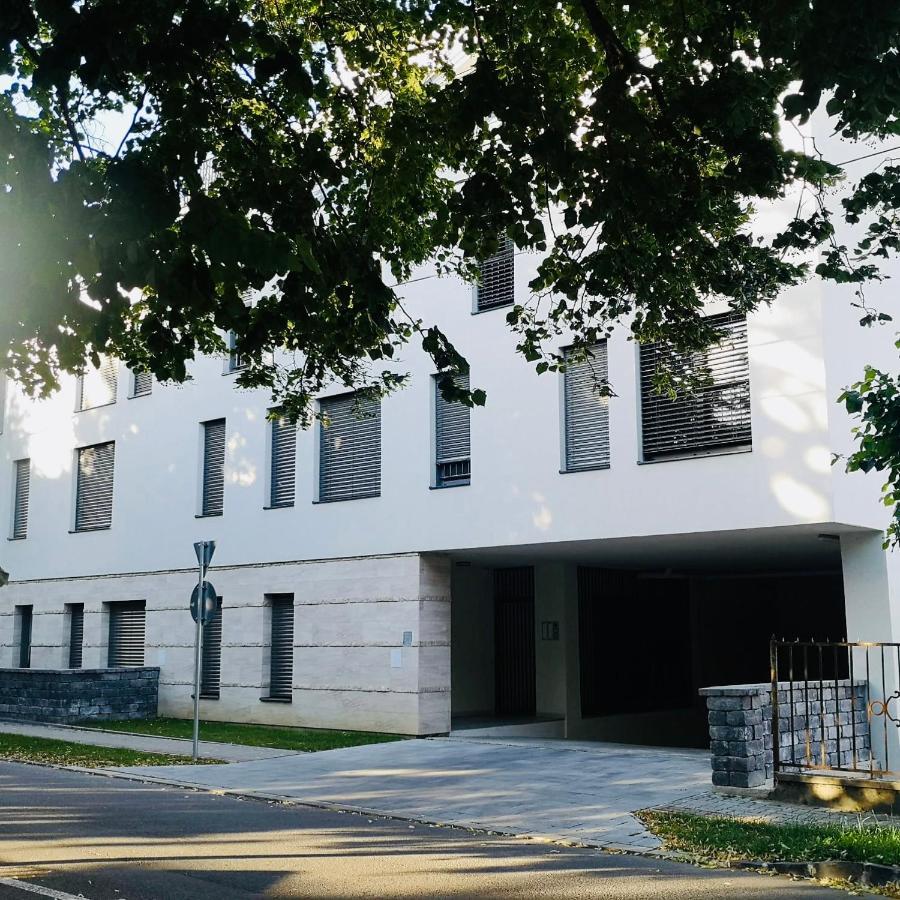 Lilie Appartement In Heviz Mit Tiefgarage, New And Modern Екстер'єр фото